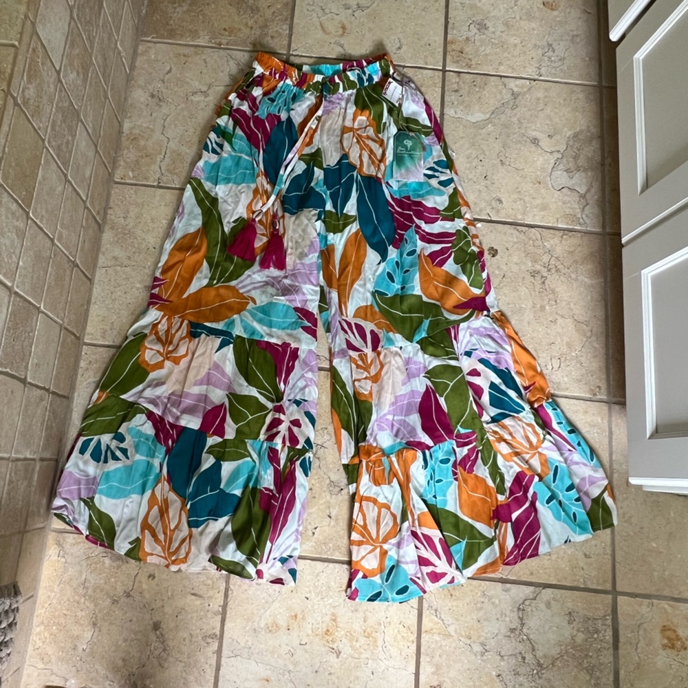 True Destinations Tropical Palazzo Pants. Brand new.